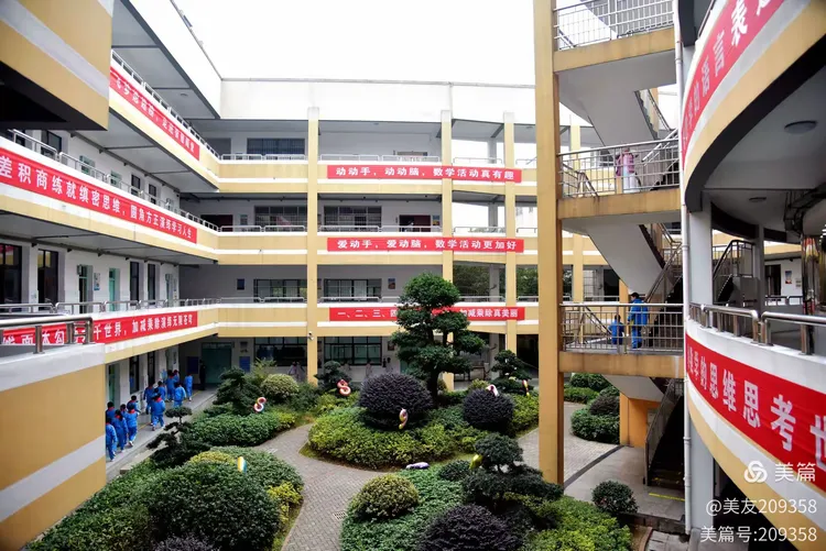 株洲市天台小学2020年下学期七彩数学节开幕啦